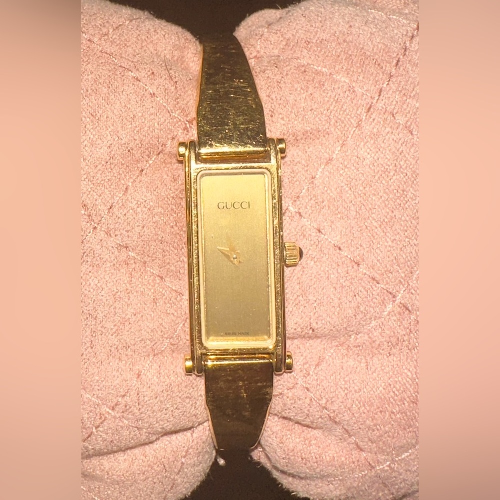Gucci Horsebit
Vintage Gucci 1500L Horsebit Gold Plated Bangle Watch